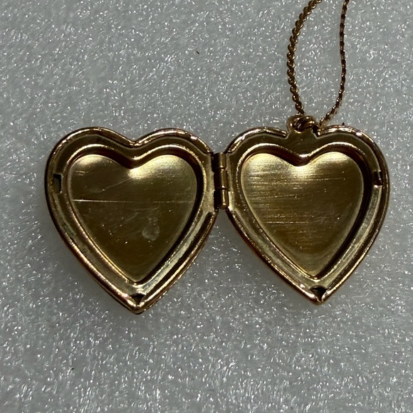 Vintage Large Gold Tone Double Locket Pendant on 28" Chain like new - Picture 5 of 6